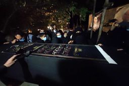 پیکر علامه حسن‌زاده آملی کنار همسرش آرام گرفت