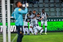 برتری پُر گل یاران نیازمند مقابل فریرا