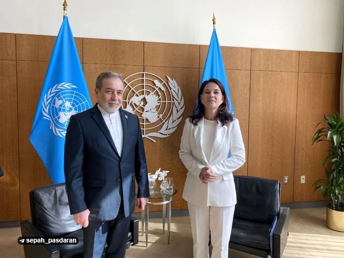 هشدار عراقچی درباره بازگشت تحریم های ایران به آنالنا بربئوک