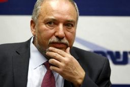 حمله لیبرمن به نتانیاهو : کناره بگیر