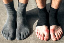 این اشتباه ساده در خرید جوراب، سلامت پا و هزینه‌های شما را افزایش می‌دهد.