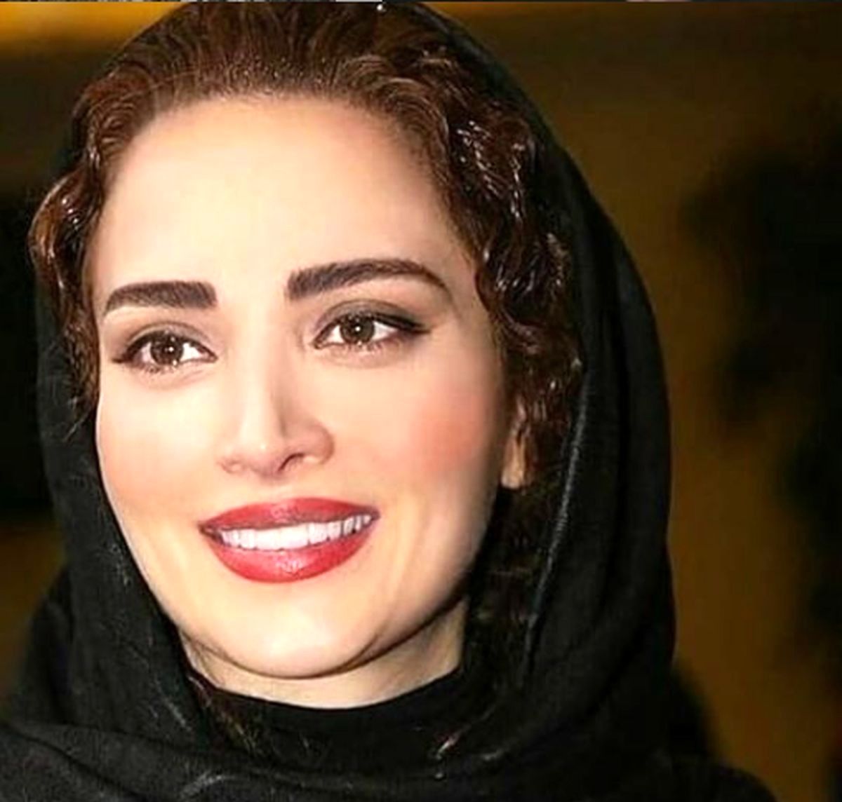 تیپ زمستانه بهنوش طباطبایی همه را شوکه کرد | خانم با این لباس عجیب خودشو سوژه کرد