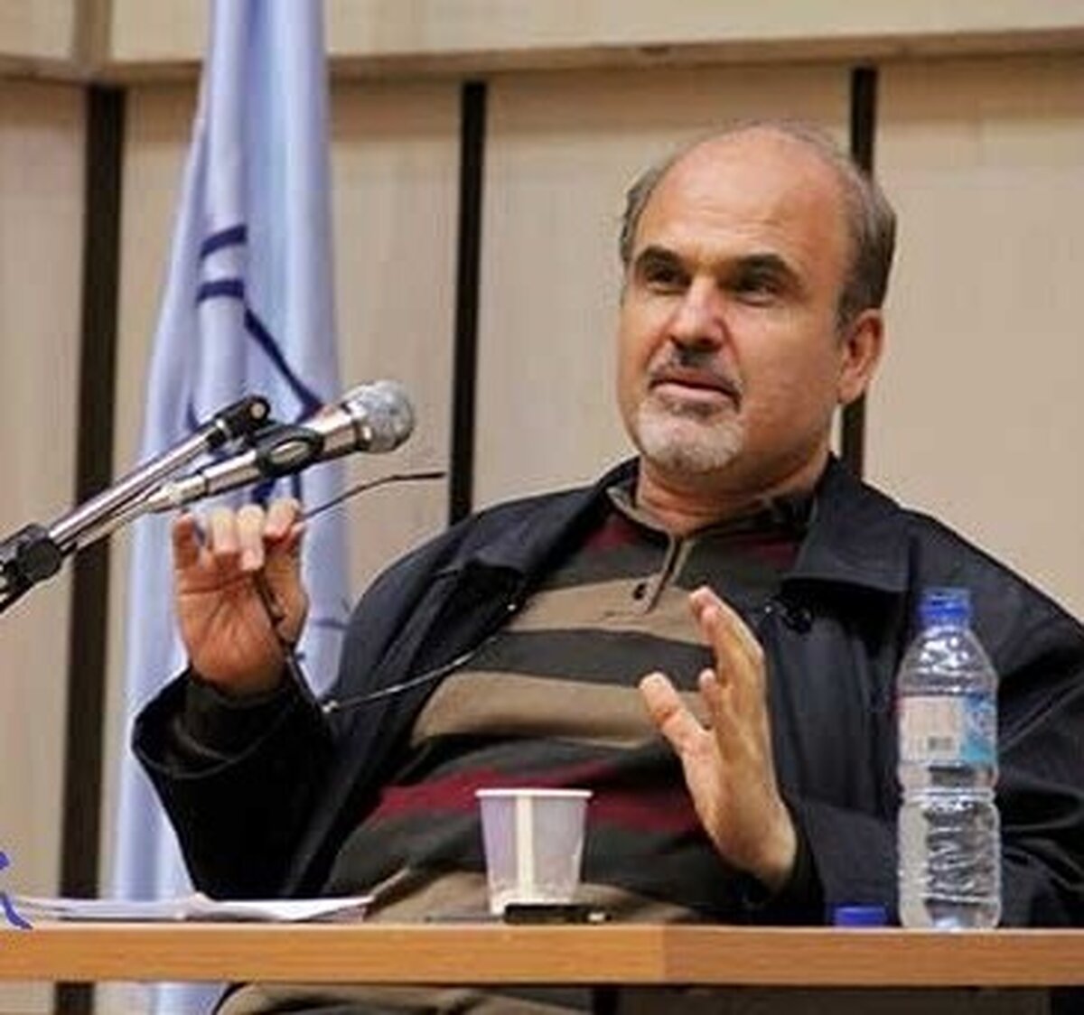 «شوخی بدی کردند» این توصیف حمیدرضا جلایی پور است از پشت پرده سیاسی اعتراضات خیابانی که از مشهد شروع شد و به تهران رسید؛ اما در این فاصله شعارهای آن از شعار علیه روحانی که با استقبال منتقدان دولت مواجه شد به شعارهایی رسید که دیگر هیچ جریان سیاسی داخلی از آ