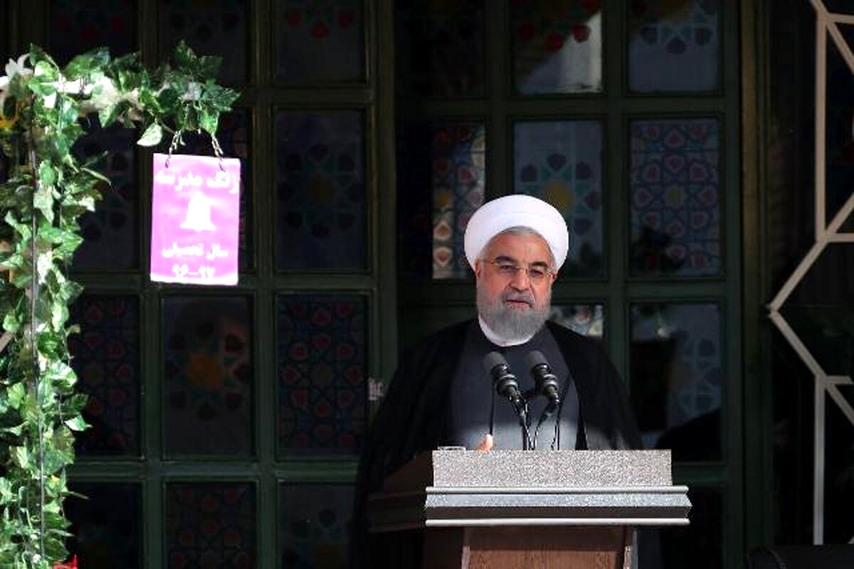 روحانی: بازگشت به عقب از محالات است/ همه چیز حول سه محور اسلام، ملت و ایران میچرخد/مردم‌سالاری فقط انتخابات نیست / گوش مسئولان در برابر مطالبات مردم شنوا باشد/برای یک حکومت شنیدن صدای انقلاب مردم دیر است باید خواست مردم را شنید