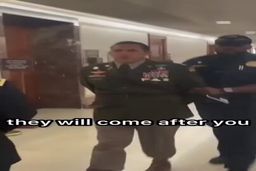 لحظه دستگیری افسران ارتش آمریکا مخالف اسرائیل، فریاد زن را ببینید