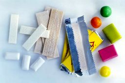 آیا بلعیدن آدامس مساله‌ساز است؟