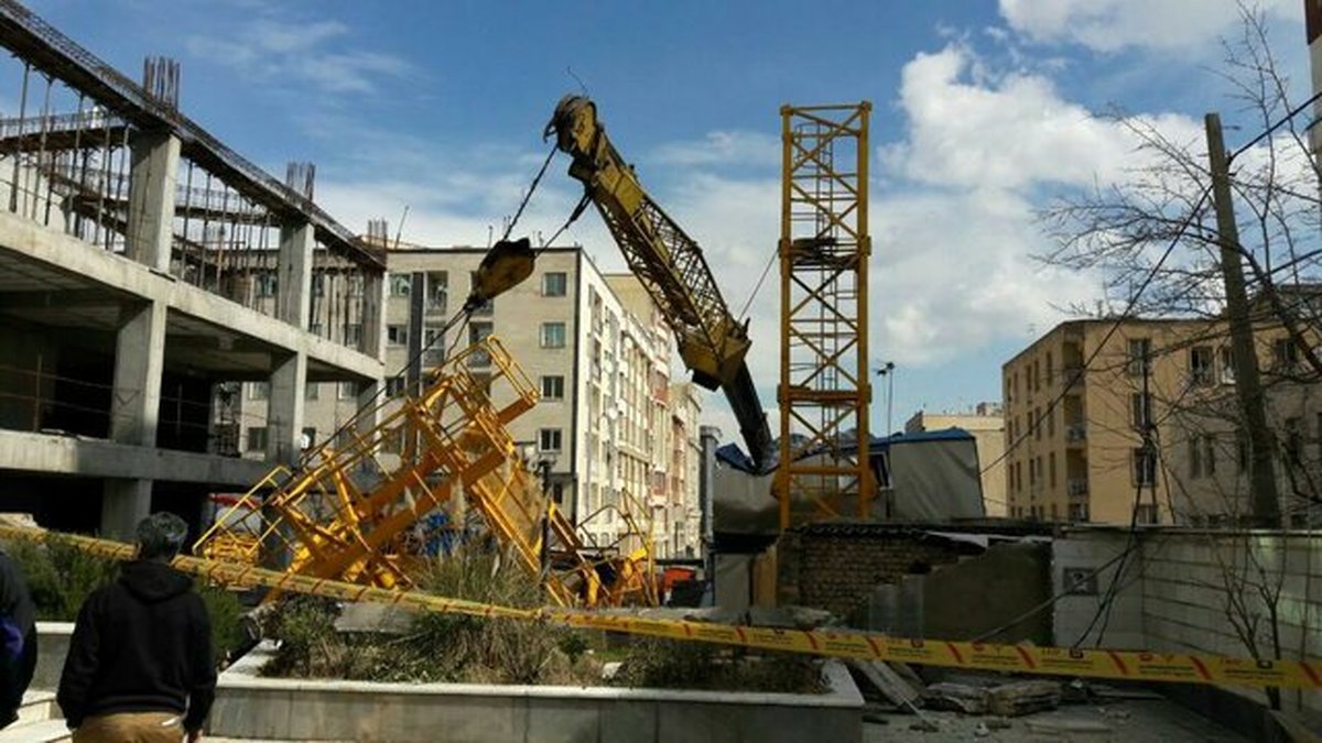 جرثقیل 60تنی در اشرفی اصفهانی واژگون شد + عکس