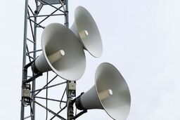 اولین فیلم از نصب بلندگوهای اعلام وضعیت خطر و آژیر وضعیت قرمز