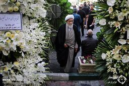 جنجال تاج گل در مراسم ترحیم عسگراولادی+ تصاویر