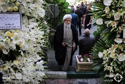 جنجال تاج گل در مراسم ترحیم عسگراولادی+ تصاویر