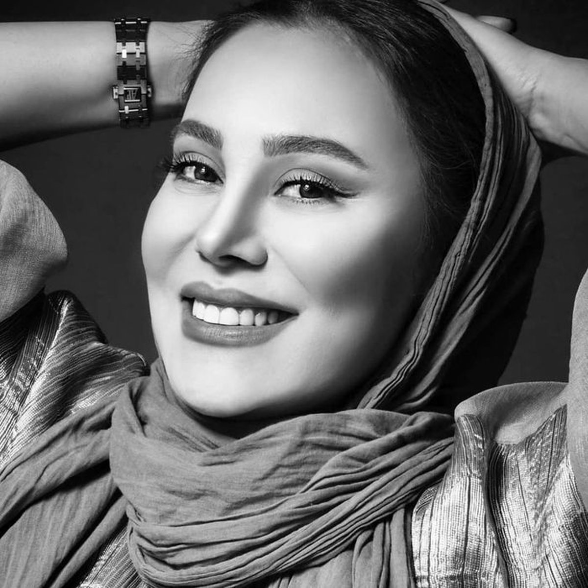 ژست مضحک و موهای هویجی آرام جعفری تو فروشگاه | آرام خانوم این کارا از سن شما گذشته! + عکس جدید