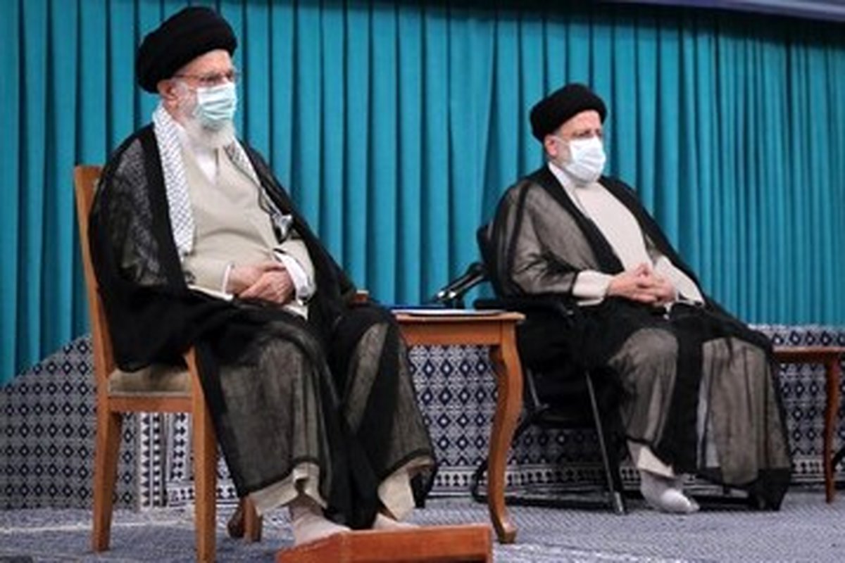 آغاز مراسم بزرگداشت رئیس جمهور و همراهانش از سوی رهبر انقلاب+ فیلم