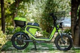 پلیس: رانندگی زنان با موتور برقی ممنوع است