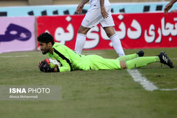 حسینی رکورددار گل نخوردن تاریخ لیگ ایران شد