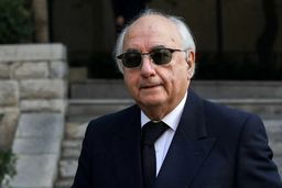 مخمصه جدی برای ایران با کاغذپاره های مشهور احمدی نژاد