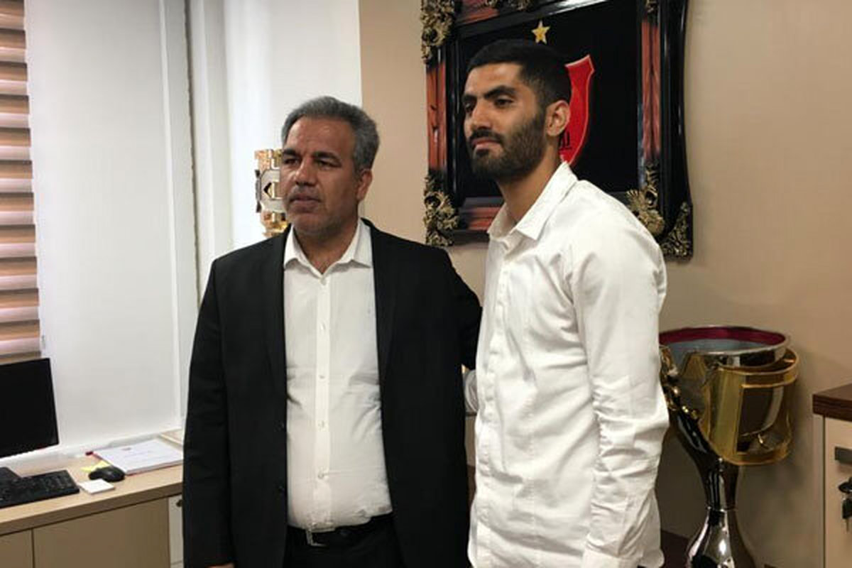 ویژه : مدافع پرسپولیس قراردادش را تمدید کرد
