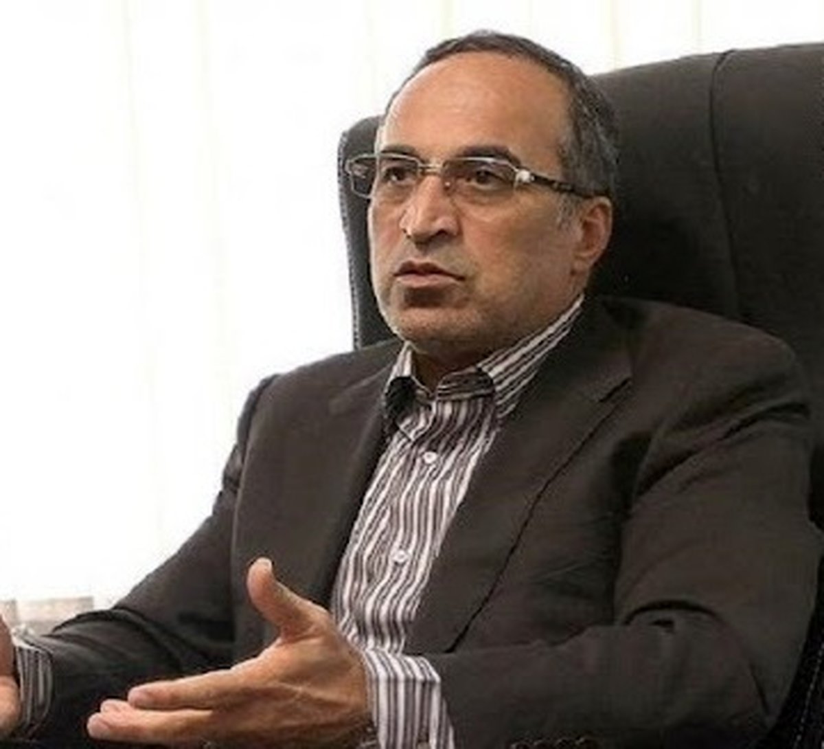 لاریجانی حمایت امثال ظریف را نمیپذیرد/ ظریف در دورانی سیر میکند که عدهای با امیرکبیر مقایسهاش میکردند