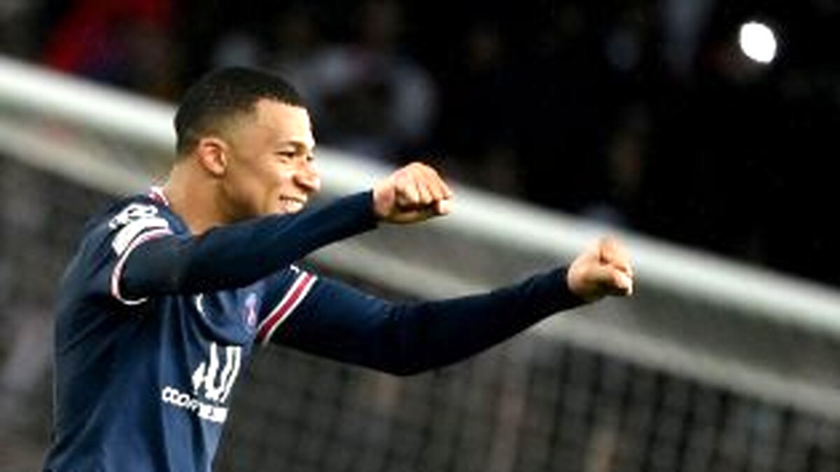 پای ماکرون به جنجال جدایی امباپه از PSG باز شد