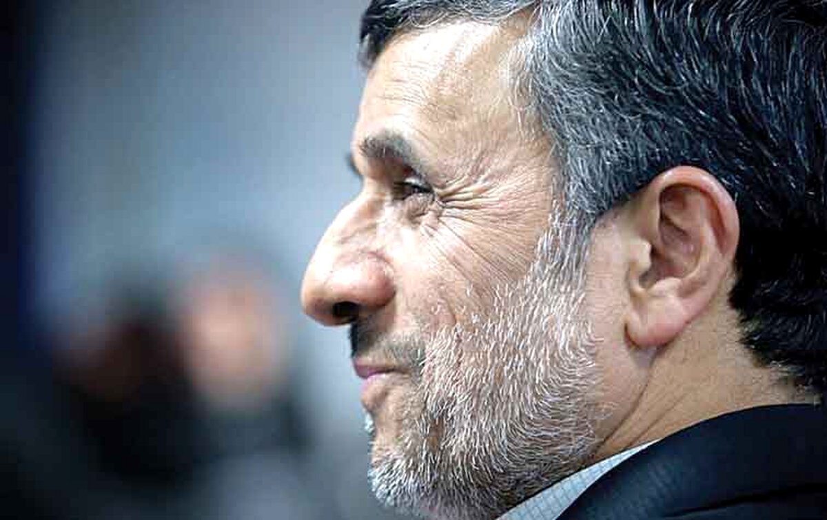 داستان عجیب‌ترین آدم شهر ما
آینده محمود احمدی‌نژاد، کسی که ‌بی‌شک یکی از مهمترین چهره‌های سیاسی سال گذشته بود