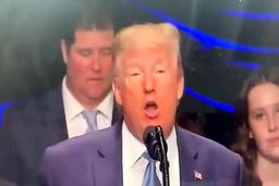 نشانه جدید از بی سوادی ترامپ: کلیه، جایگاهی بسیار ویژه‌ در قلب دارد