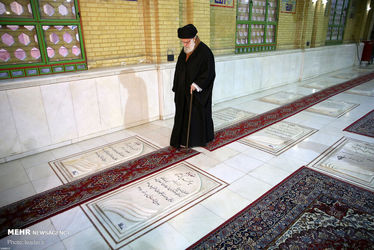 حضور رهبر انقلاب در مرقد مطهر امام خمینی(ره) و گلزار شهدا