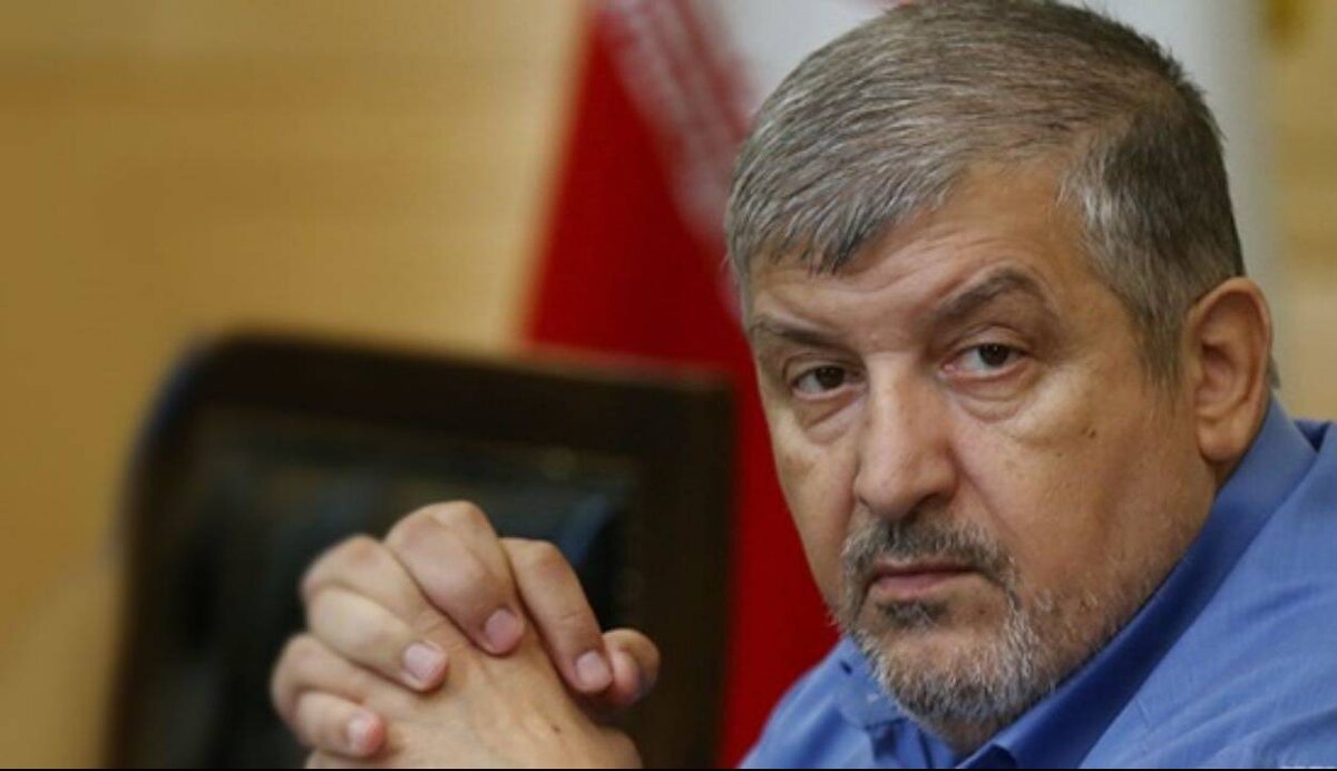 مشاور لاریجانی: آقای کوچک زاده تا لحظه آخر آویزان احمدی‌نژاد بود
