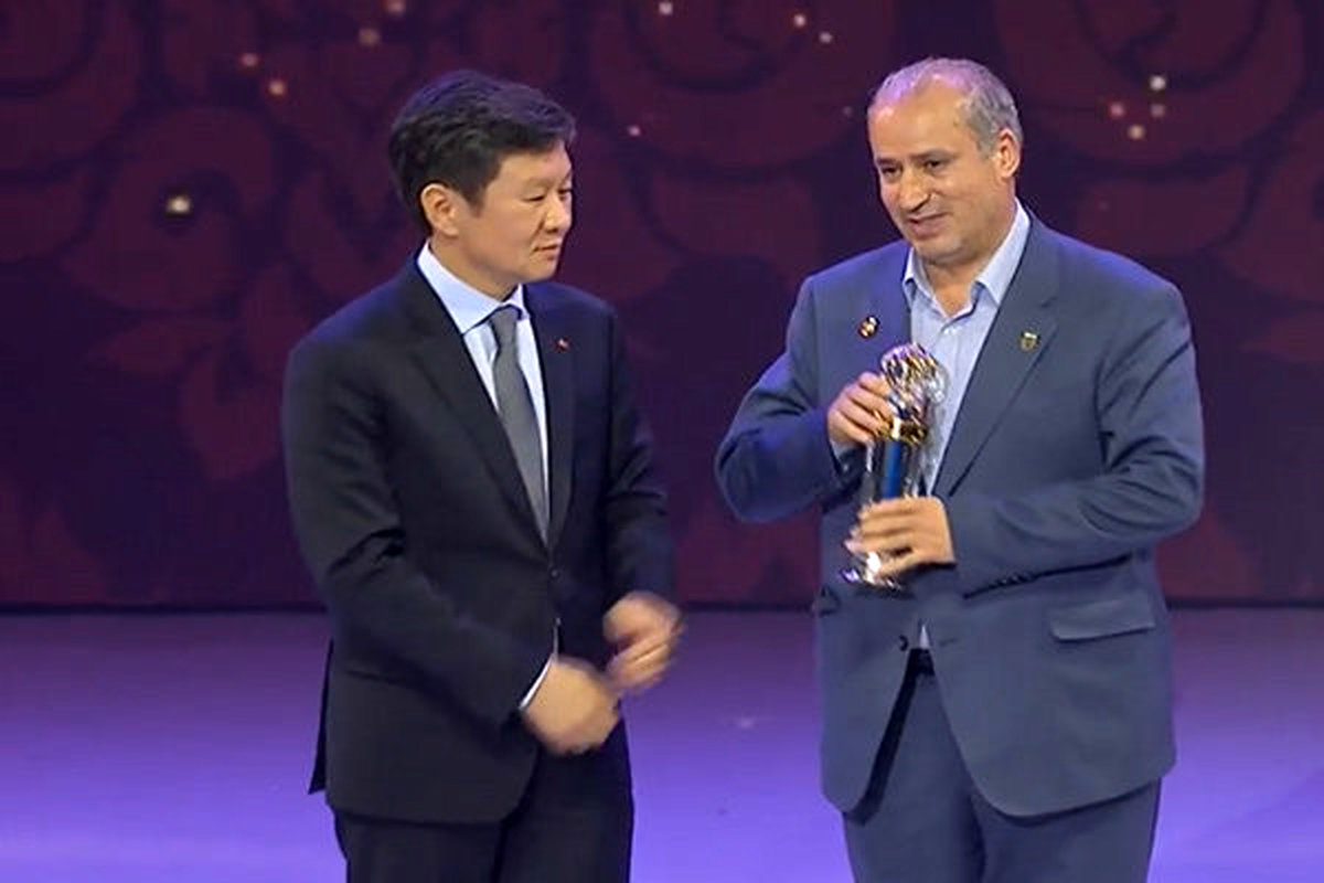 انتخابات بهترینهای آسیا/ فدراسیون فوتبال ایران جایزه بهترین فدراسیون 
و علی اصغر حسنزاده بهترین فوتسالیست آسیا را به خود اختصاص دادند+عکس