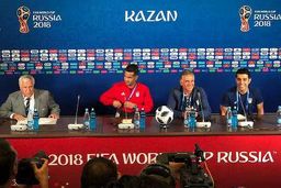 اخراج عکاسان ایرانی از نشست خبری/ حضور 130 خبرنگار و عکاس در نشست خبری کی روش