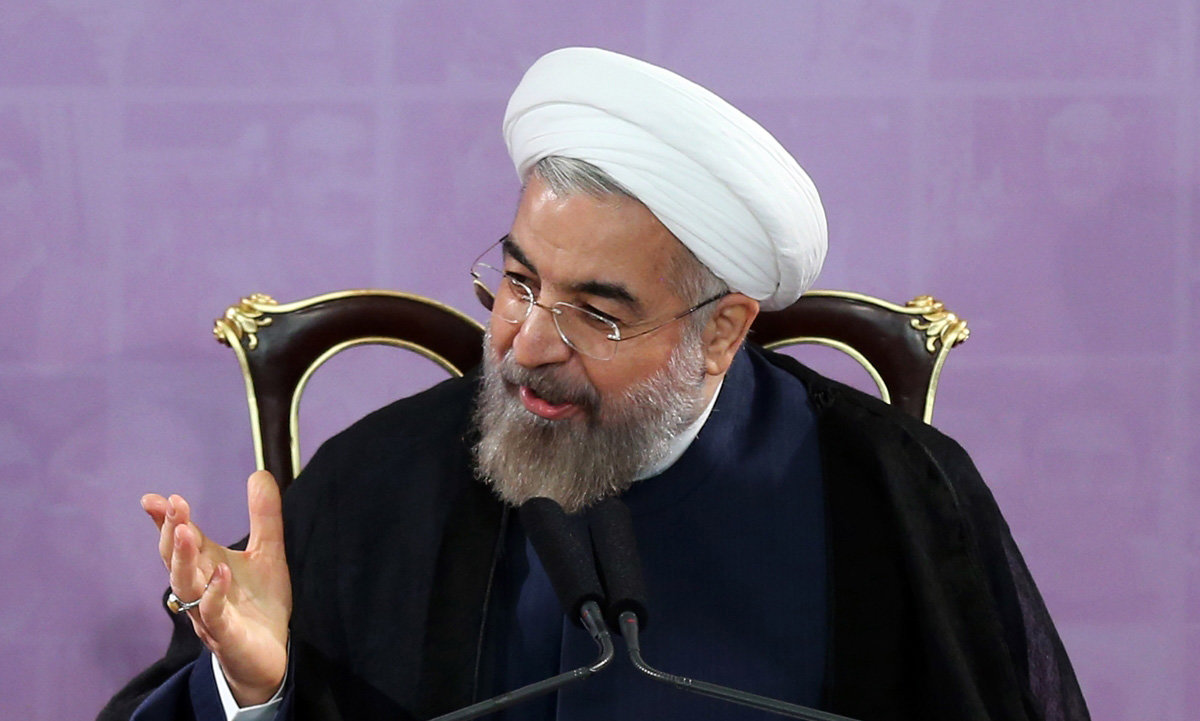 روحانی پاسخ واکنش های تند به پیشنهاد رفراندوم را داد: رئیس جمهور مسئول اجرای قانون اساسی است / در ناآرامیهای ۹۶ به پلیس دستور دادیم بدون اسلحه وارد خیابان بشوند