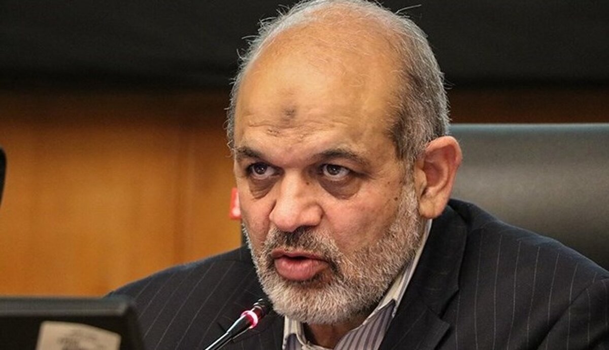 حضور وزیر کشور در حرم شاهچراغ پس از حادثه تروریستی دیشب