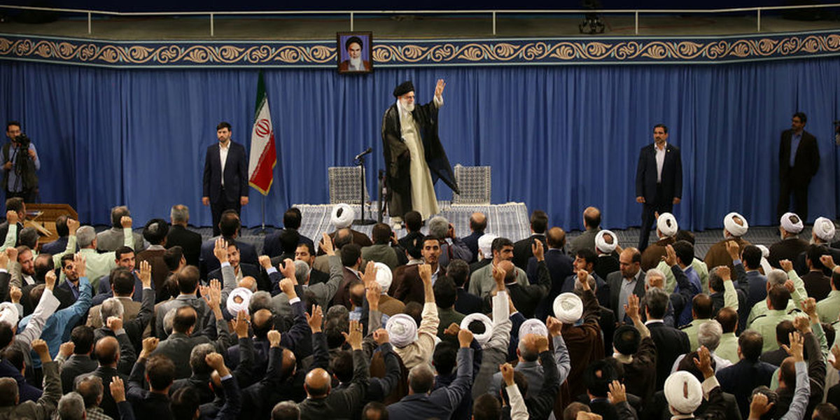 رهبر معظم انقلاب:میگویند حج را سیاسی نکنید؛ حج یک کار سیاسی است که عیناً تکلیف دین است