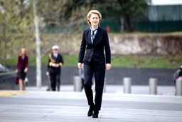 وزارت دفاع آلمان داده‌های تلفن همراه وزیر دفاع سابق را پاک کرده است