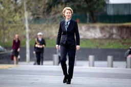 وزارت دفاع آلمان داده‌های تلفن همراه وزیر دفاع سابق را پاک کرده است