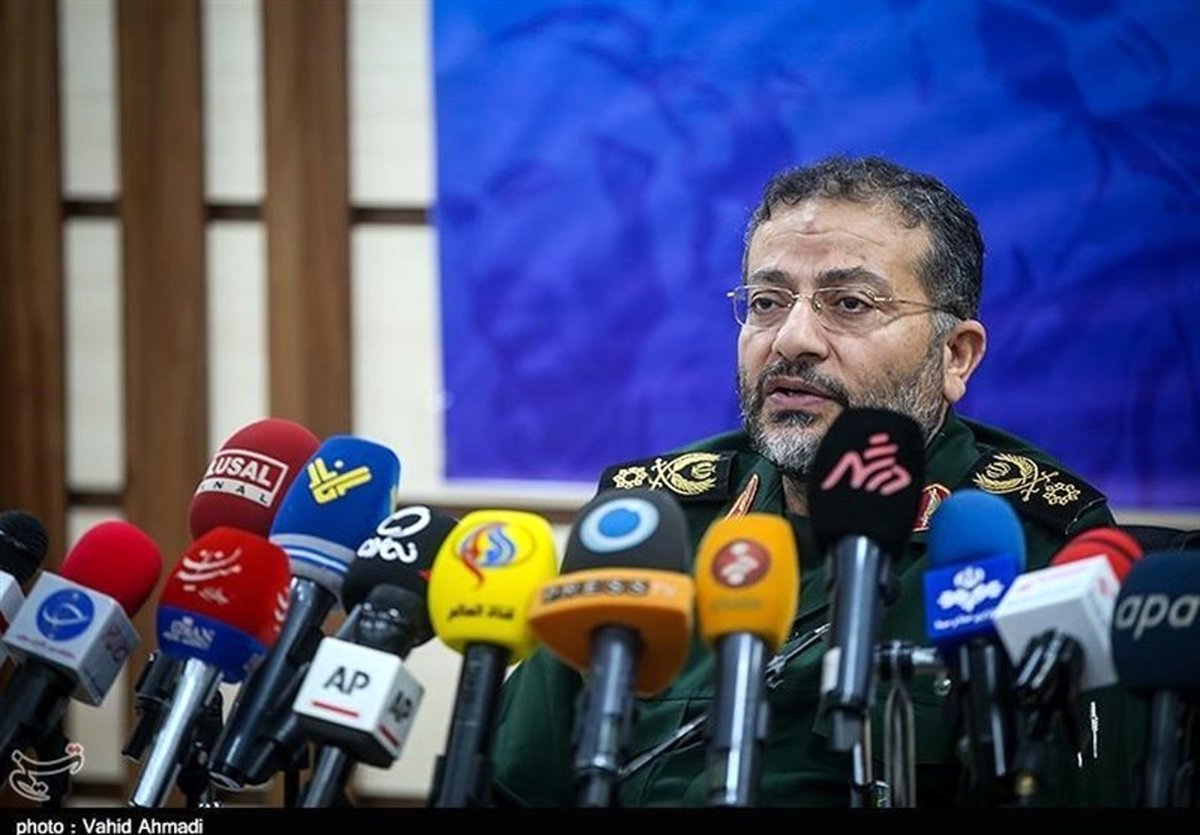 سردار سلیمانی: ما از عزت و شرف ملت ایران پاسداری میکنیم