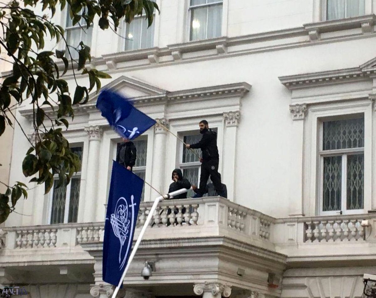 قاسمی از دستگیری معترضان به سفارت ایران در لندن خبر داد