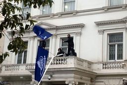 قاسمی از دستگیری معترضان به سفارت ایران در لندن خبر داد