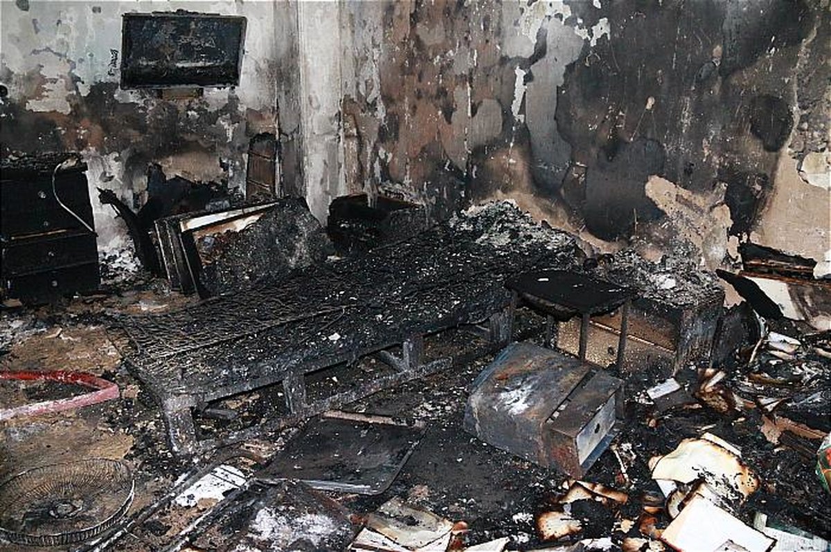 گزارش تصویری / نجات 20 نفر از میان دود و آتش