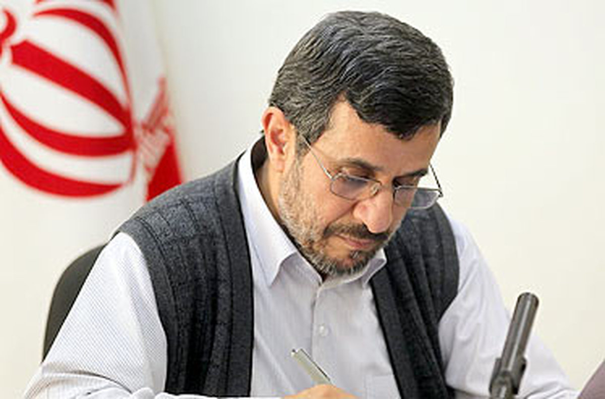 عضو مجلس خبرگان: احمدی نژاد محلی از اعراب ندارد/ آرزو بر جوانان عیب نیست چه رسد به احمدی نژاد که پیر است