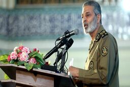 فرمانده کل ارتش: به ترامپ نشان می دهیم اعداد ۵ و ۲ به کجا تعلق خواهد داشت