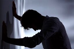کمبود چه ویتامینی باعث افسردگی میشود؟