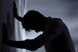 کمبود چه ویتامینی باعث افسردگی میشود؟