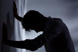 کمبود چه ویتامینی باعث افسردگی میشود؟