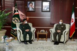 فرمانده نیروی دریایی سپاه به دیدار وزیر دفاع رفت