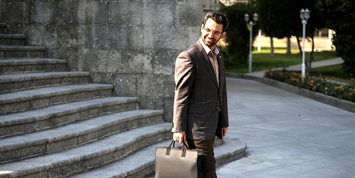 آذری جهرمی: دریافت کارت زرد از مجلس تجربه جالبی بود