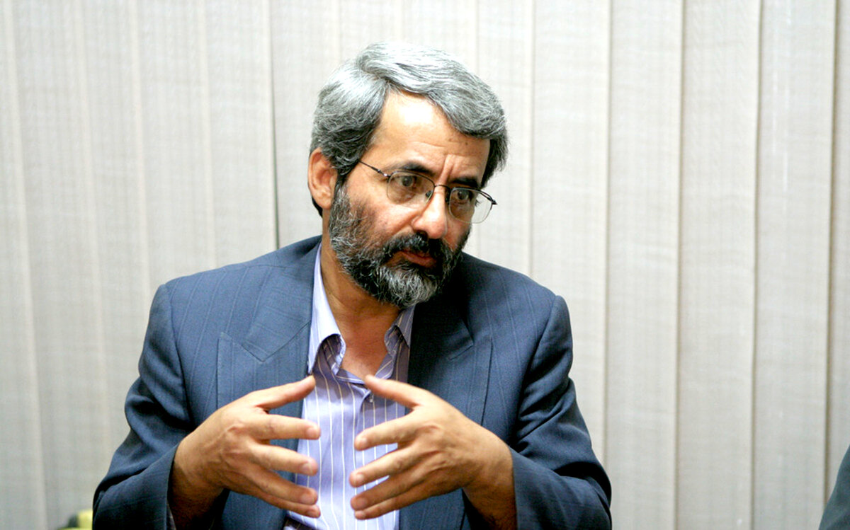 عباس سلیمی نمین ادعا کرد : کنارنرفتن ولایتی در انتخابات92 از بیرون جریان اصولگرایی هدایت شد