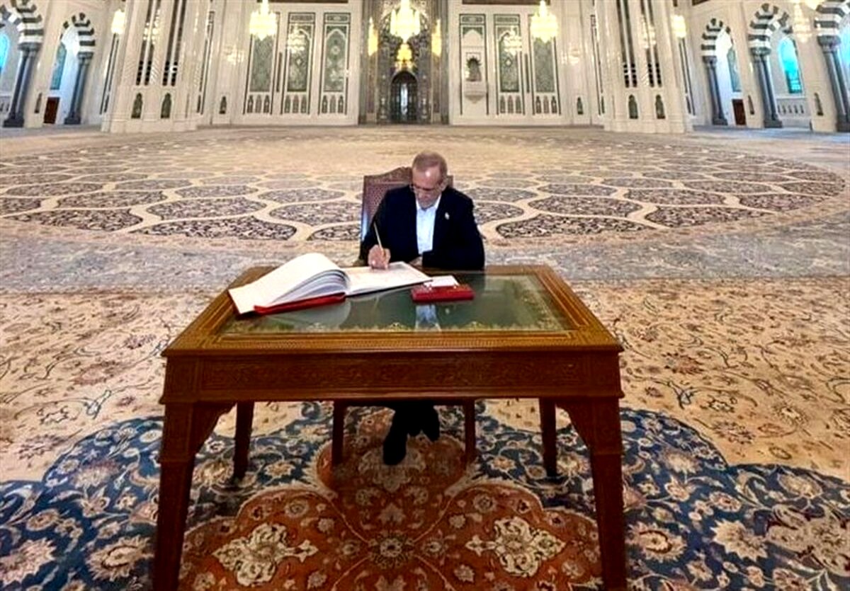 دیدار پزشکیان از مسجد عظیم سلطان قابوس + عکس