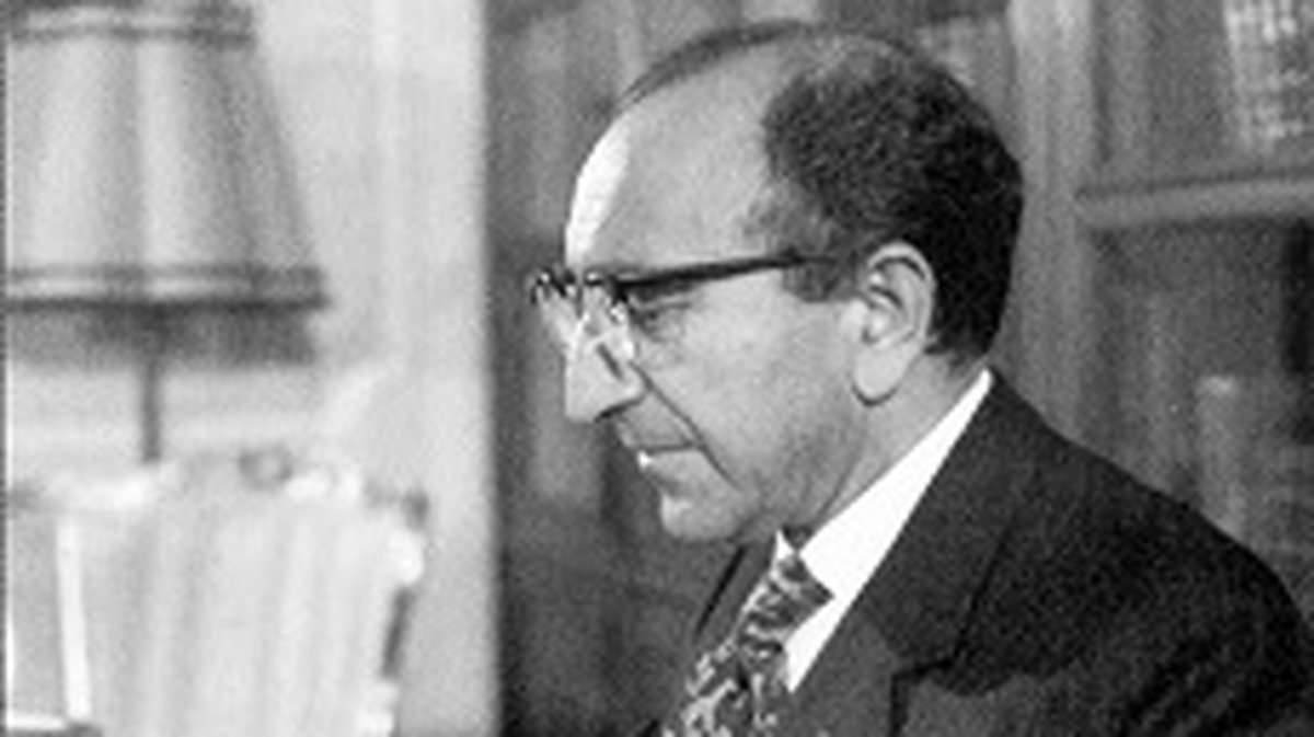 پخش مستند زندگی اسدالله علم به زودی از تلویزیون