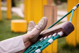 راهنمای ست کردن لباس با کفش کالج