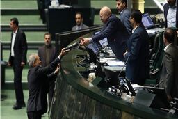 پزشکیان لایحه بودجه ۱۴۰۵ را تقدیم مجلس کرد