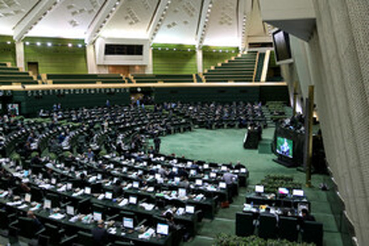 انتقاد تند از سیاسیکاری و سیاستبازیِ پدرخواندههای اصولگرا